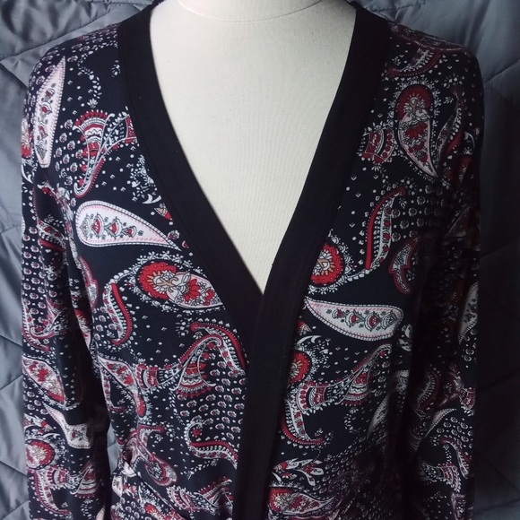 Women's Black Robe Paisley Red & White Pattern Brother's Stretchy V Neck Size XL - Picture 5 of 14